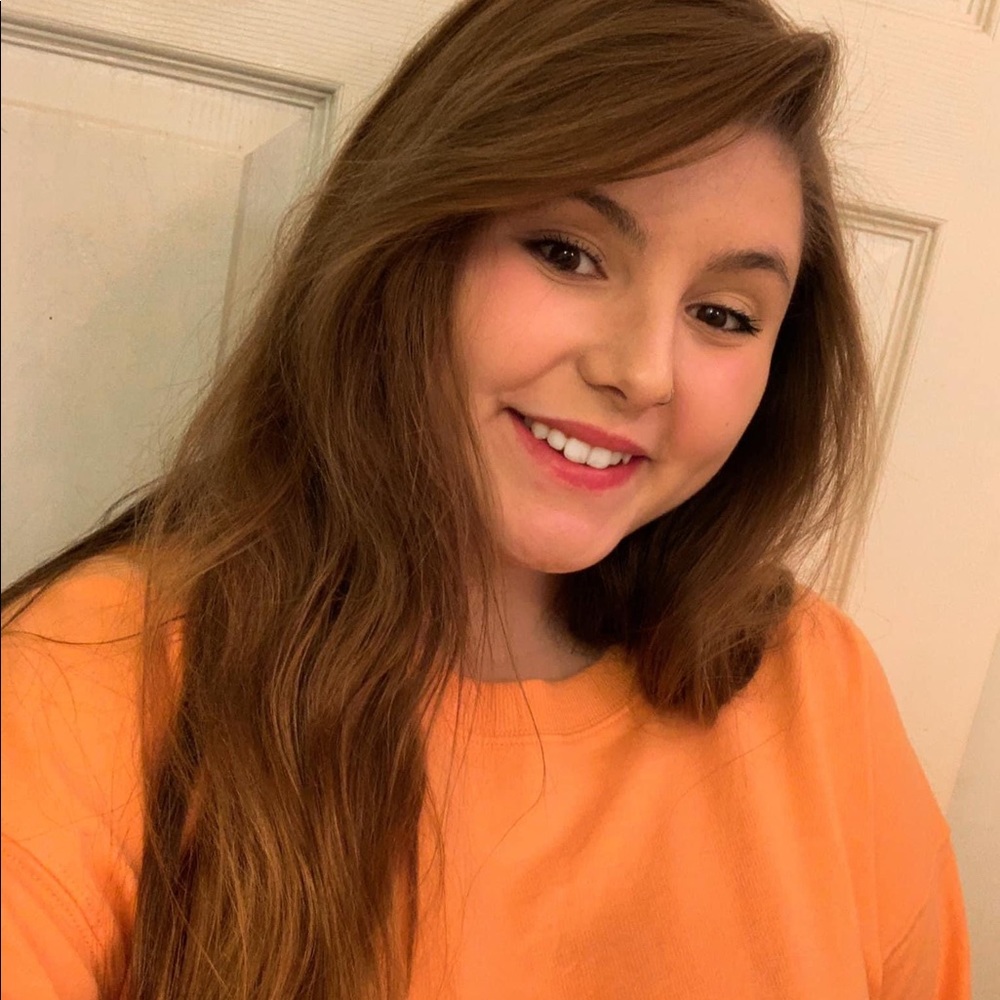 Meet your Posher, Alicia